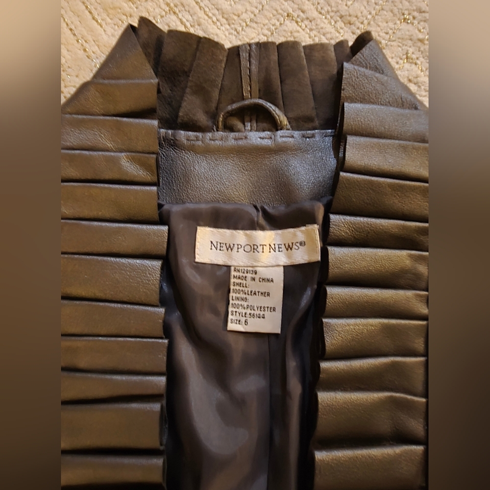 Chic Metallic Pleated Women's Blazer - Picture 3 of 3